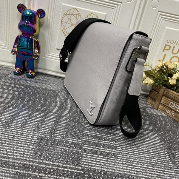 ルイヴィトンバッグ背面デザイン